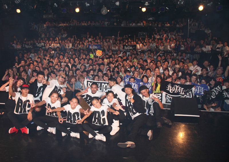 ROYALcomfort「ROYALcomfort ワンマンライブ～遅咲きの花は必ず咲く!!～」の様子。