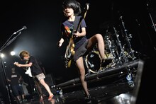 写真左からキダ モティフォ、ヒロミ・ヒロヒロ（ともにtricot）。