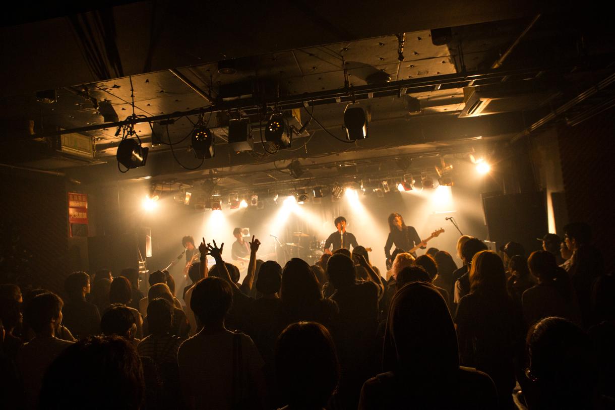 8月8日に東京・Shibuya O-Crestにて行われたroom12初ワンマンライブの模様。