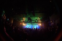 8月8日に東京・Shibuya O-Crestにて行われたroom12初ワンマンライブの模様。