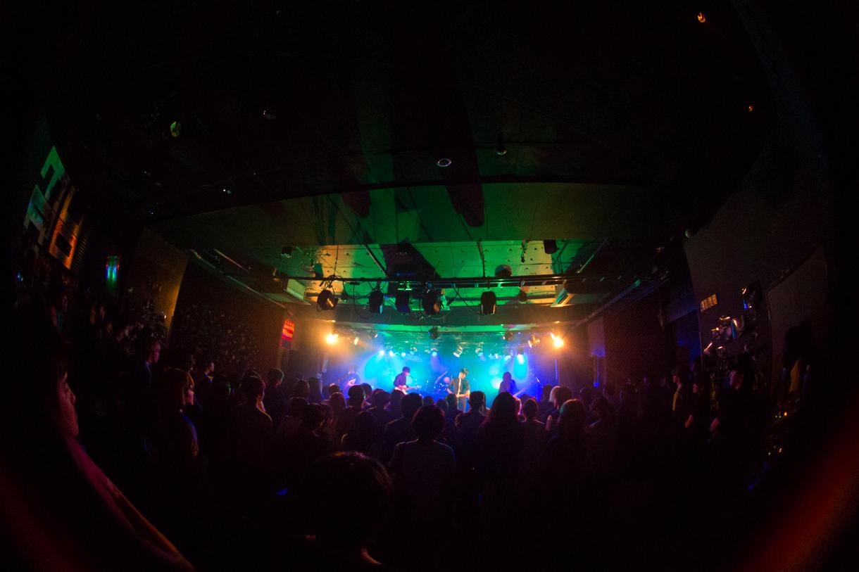 8月8日に東京・Shibuya O-Crestにて行われたroom12初ワンマンライブの模様。