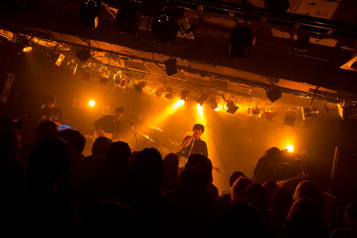 8月8日に東京・Shibuya O-Crestにて行われたroom12初ワンマンライブの模様。