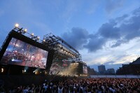 スピッツ「スピッツ 横浜サンセット2013」の様子。（撮影：上飯坂一）