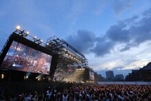 スピッツ「スピッツ 横浜サンセット2013」の様子。（撮影：上飯坂一）