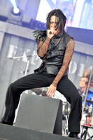 今週の人気の画像9位は「『氣志團万博』初日、hideセッションで“ありえない奇跡”実現」より、BUCK-TICKのライブの模様。（撮影：小川舞、青木カズロー）