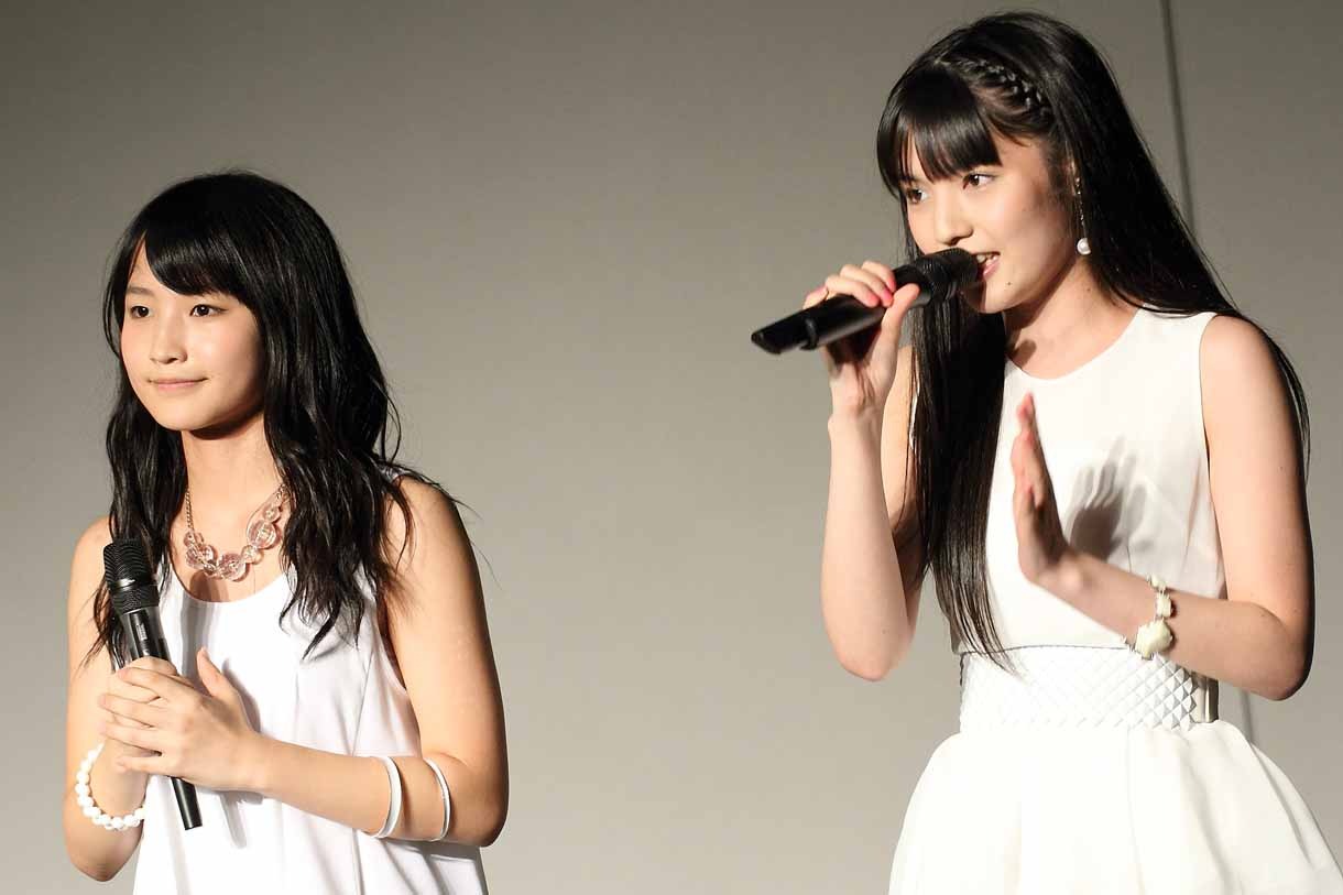 鞘師里保、道重さゆみ（左から）。
