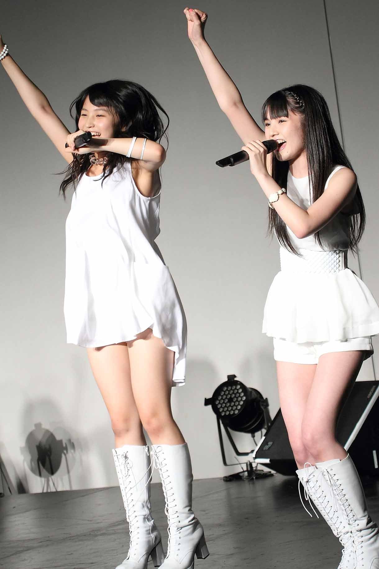 鞘師里保、道重さゆみ（左から）。 - モー娘。16周年で道重「愛を持っ