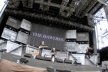 THE BAWDIES（撮影：小川舞、青木カズロー）