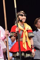 孫悟空に扮した百田夏菜子。