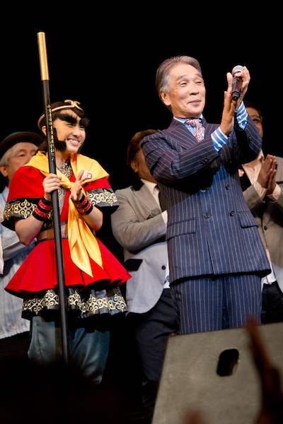 百田夏菜子と堺正章。