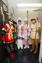 ステージ裏でのももいろクローバーZ。