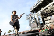 VAMPS（撮影：青木カズロー）