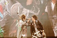 Maydayの阿信（Vo）とflumpoolの山村隆太（Vo）。