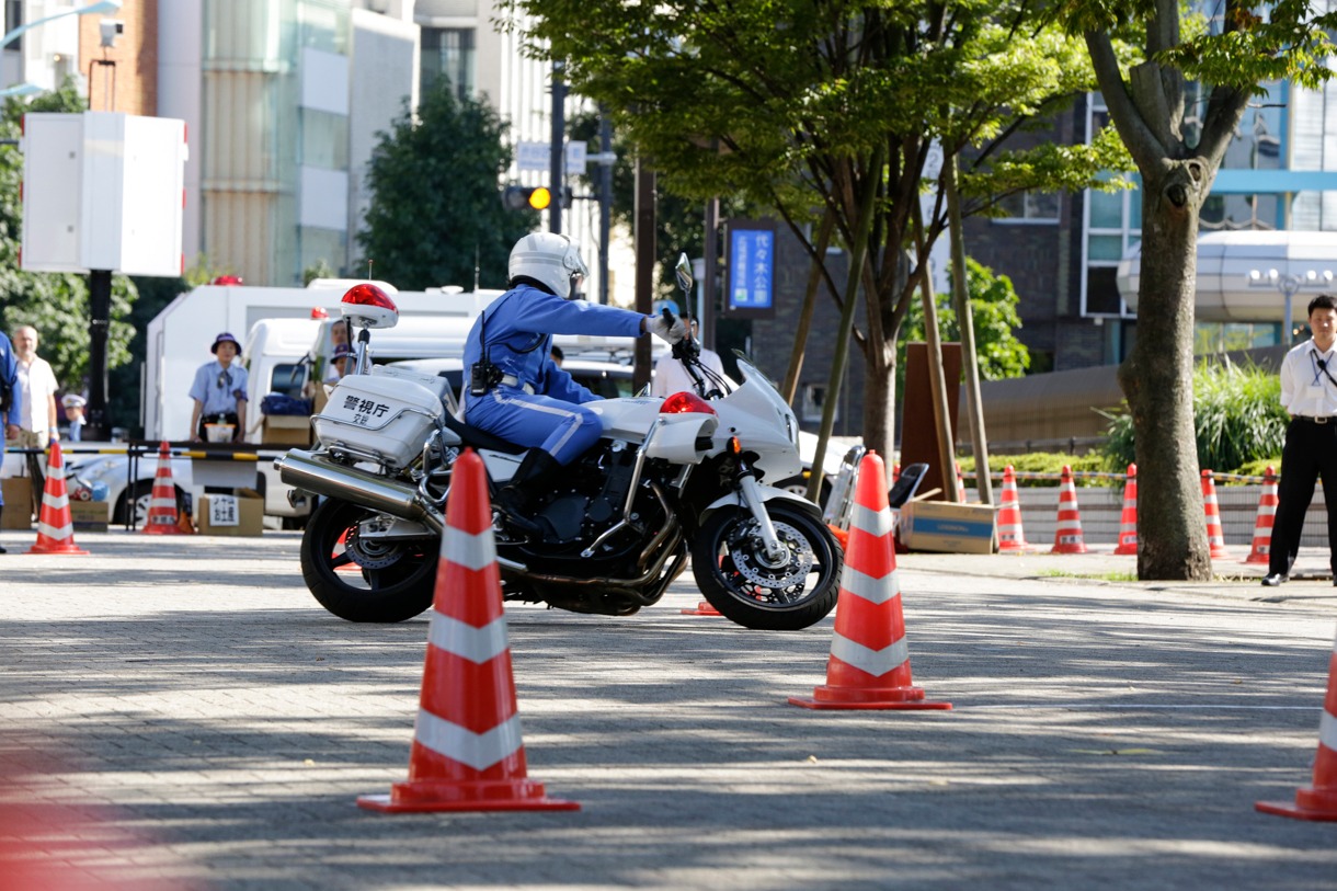 警視庁主催「二輪車交通事故防止キャンペーン」イベントの様子。