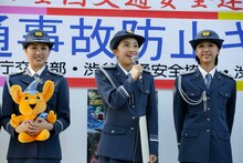 左から佐々木彩夏、百田夏菜子、玉井詩織。