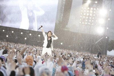 GLAY「GLAY Special Live 2013 in HAKODATE GLORIOUS MILLION DOLLAR NIGHT Vol.1」の様子。