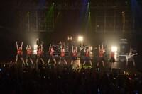 「無題」でコラボセッションするPASSPO☆と安野勇太（G / HAWAIIAN6）。