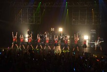 「無題」でコラボセッションするPASSPO☆と安野勇太（G / HAWAIIAN6）。