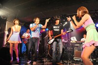 バニラビーンズとTHE COLLECTORSの加藤ひさし＆古市コータロー。