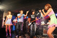 バニラビーンズとTHE COLLECTORSの加藤ひさし＆古市コータロー。