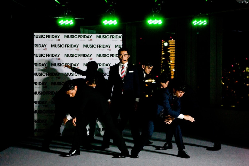 WORLD ORDER「MUSIC FRIDAY on Google+ | YouTube」出演時のライブの様子。