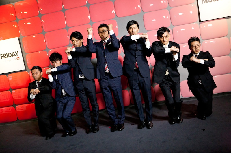 WORLD ORDER「MUSIC FRIDAY on Google+ | YouTube」出演時のライブの様子。