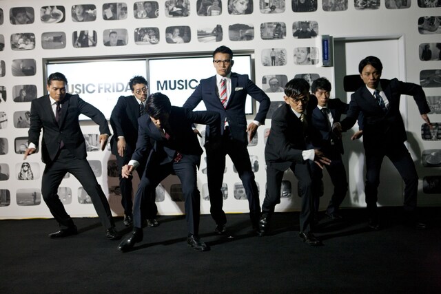 WORLD ORDER「MUSIC FRIDAY on Google+ | YouTube」出演時のライブの様子。