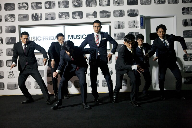 WORLD ORDER「MUSIC FRIDAY on Google+ | YouTube」出演時のライブの様子。