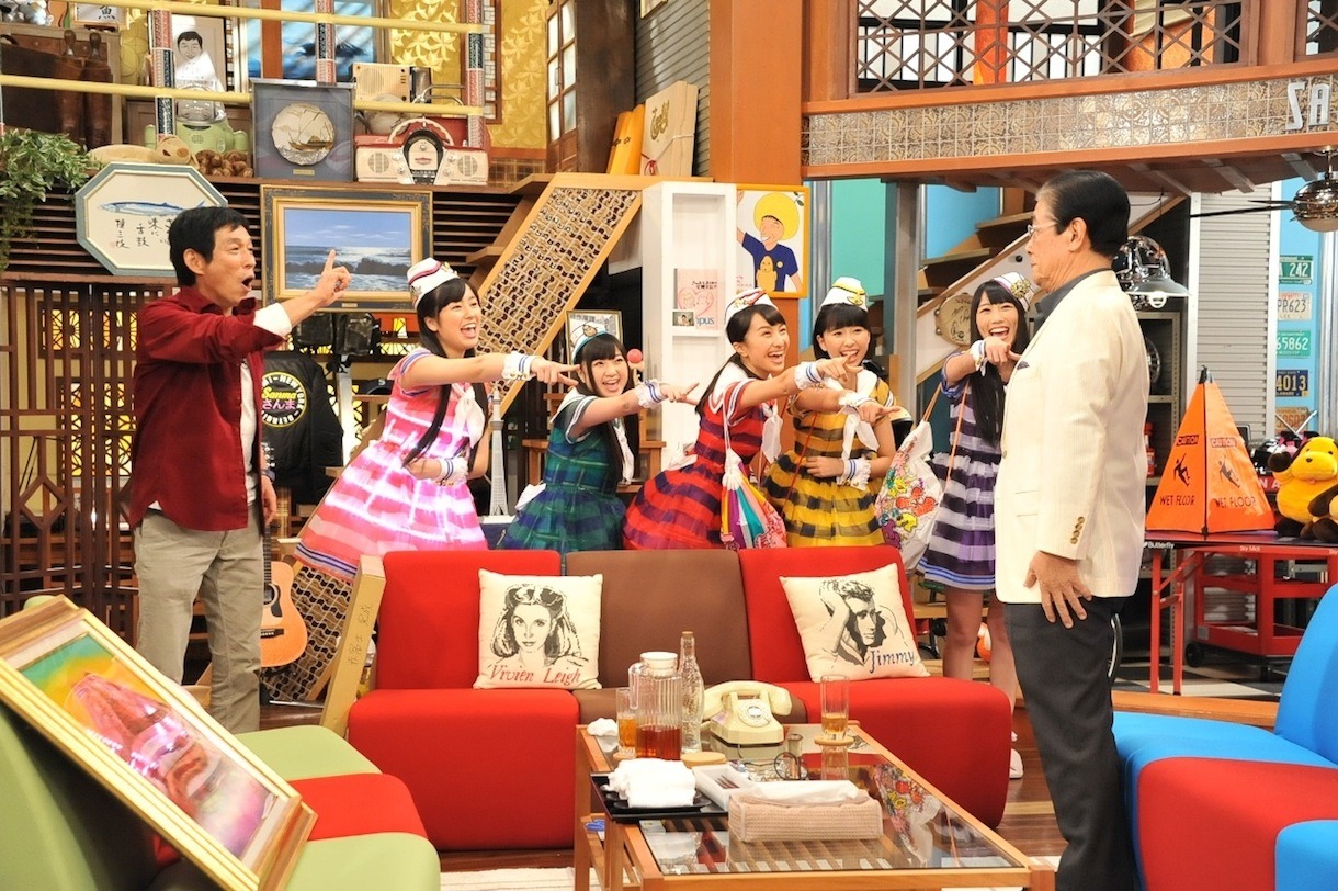今週の人気の画像2位は「ももクロ『さんまのまんま』SPで共演者たちをモノノフ化」より、番組収録中の様子。 (c)KTV