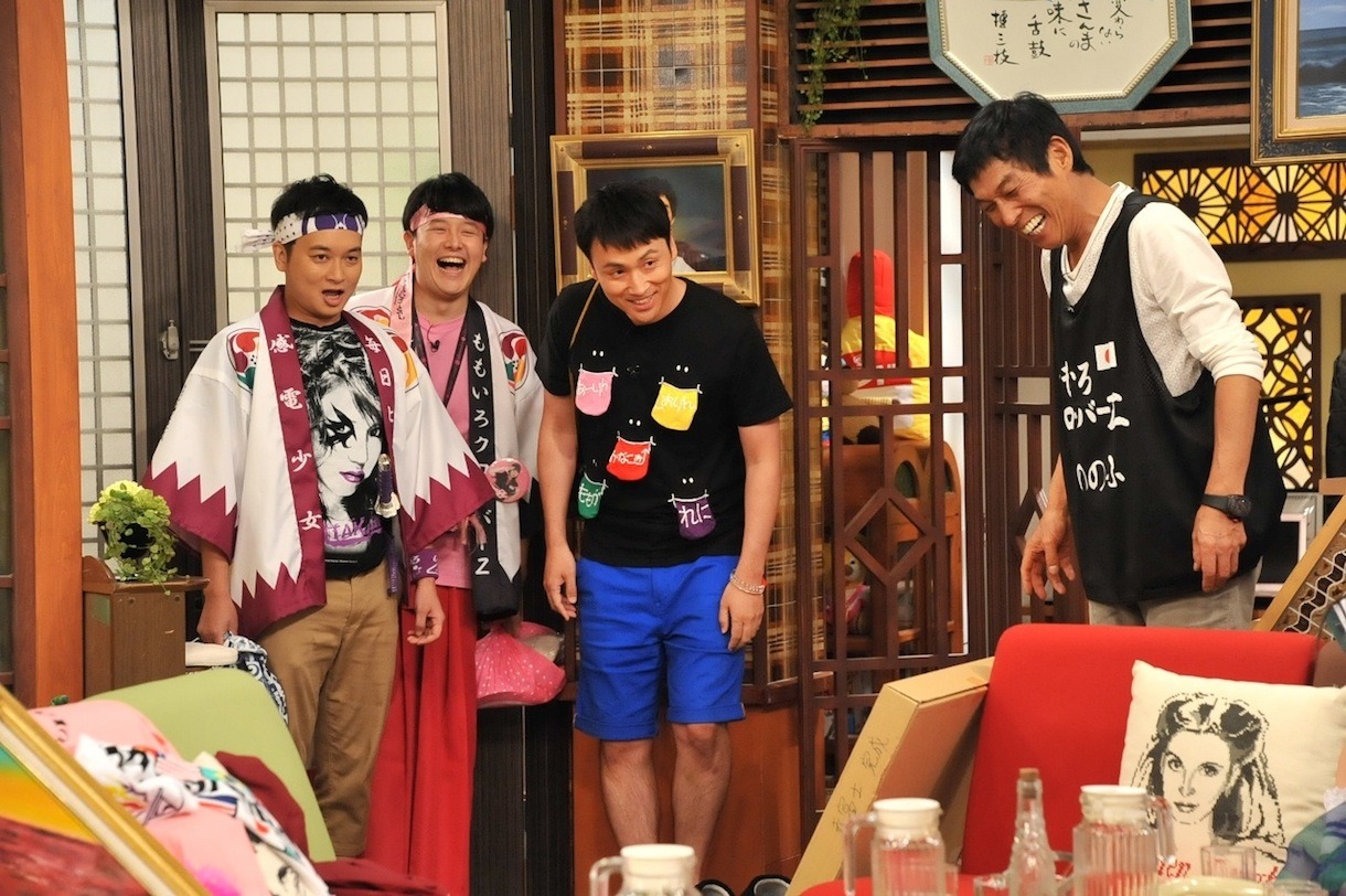 今週の人気の画像4位は「ももクロ『さんまのまんま』SPで共演者たちをモノノフ化」より、番組収録中の様子。 (c)KTV