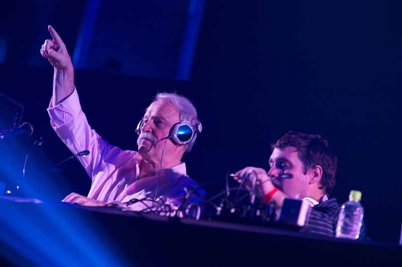 ジョルジオ・モロダーとサポートDJのクリス・コックス。（Photo by 成瀬正規）