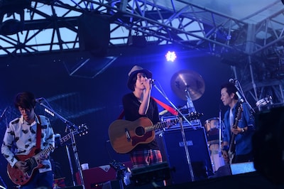 ストレイテナーのホリエアツシ（Vo, G, Key）を迎えたセッションの様子。（photo by TEPPEI）