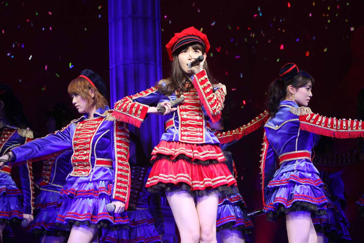 33ndシングル「ハート・エレキ」を歌唱する小嶋陽菜。 (c)AKS