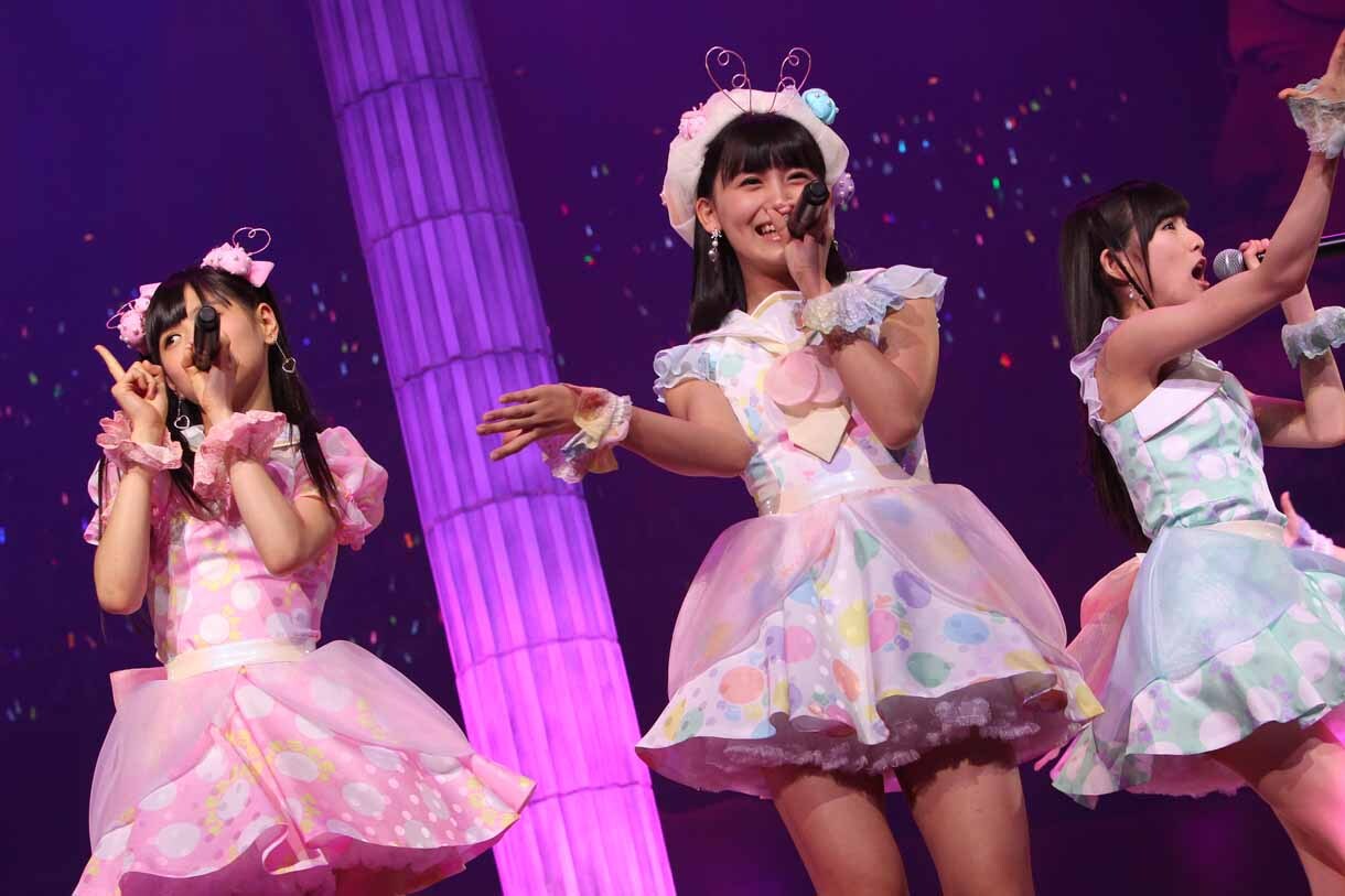 君だけにChu!Chu!Chu!」を歌唱するてんとうむChu!。 (c)AKS - AKB48