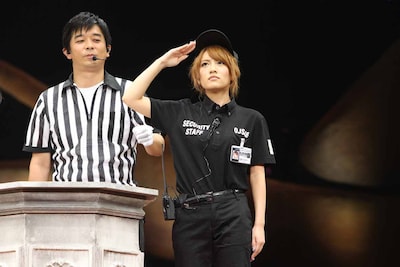 OJS48の衣装で現れた高橋みなみ。 (c)AKS