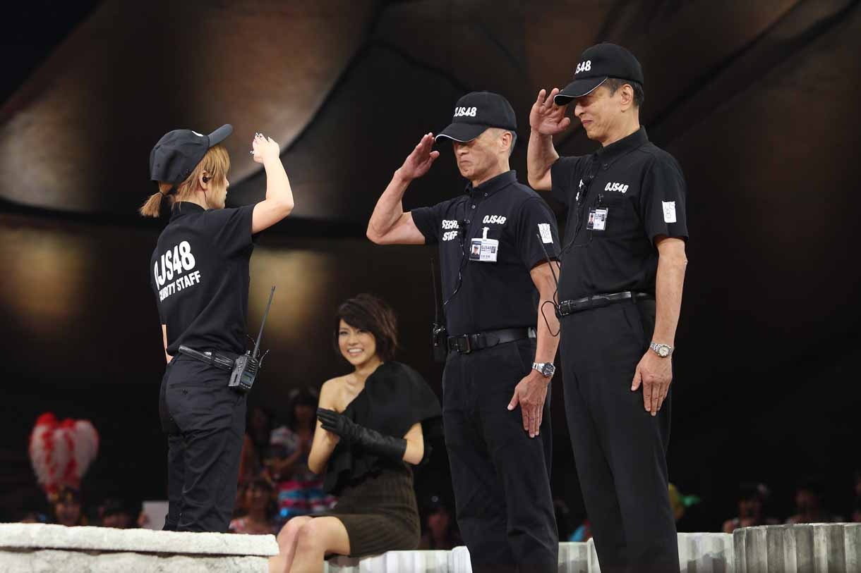 OJS48の衣装で現れた高橋みなみ。 (c)AKS