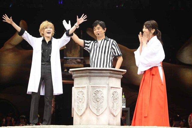 柏木由紀に勝利する渡辺麻友。 (c)AKS