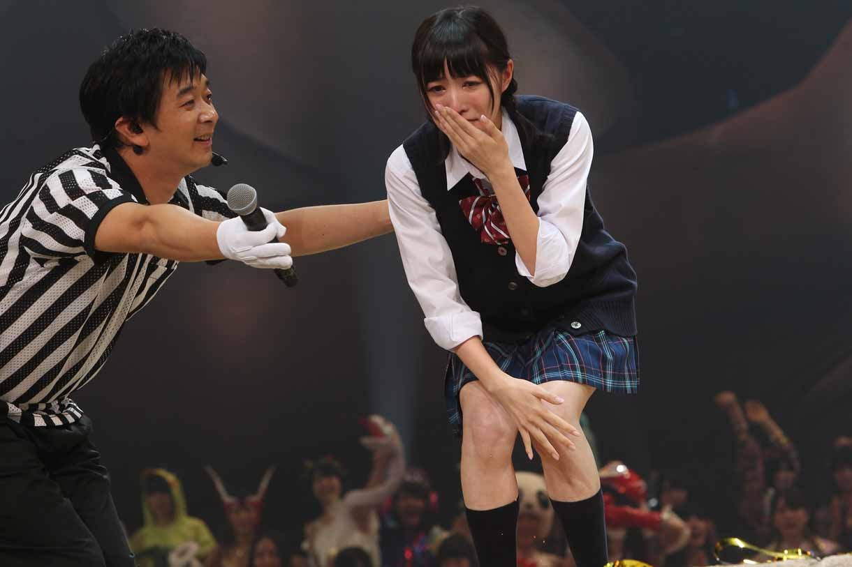 優勝のうれしさで涙ぐむ松井珠理奈。 (c)AKS