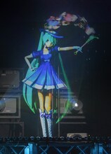 「マジカルミライ」のユニフォームを身にまとった初音ミク。