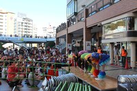 チームしゃちほこ「愛のフリーライブ」長崎公演の様子。