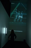 「3DScan System for Perfume」を体験している様子。