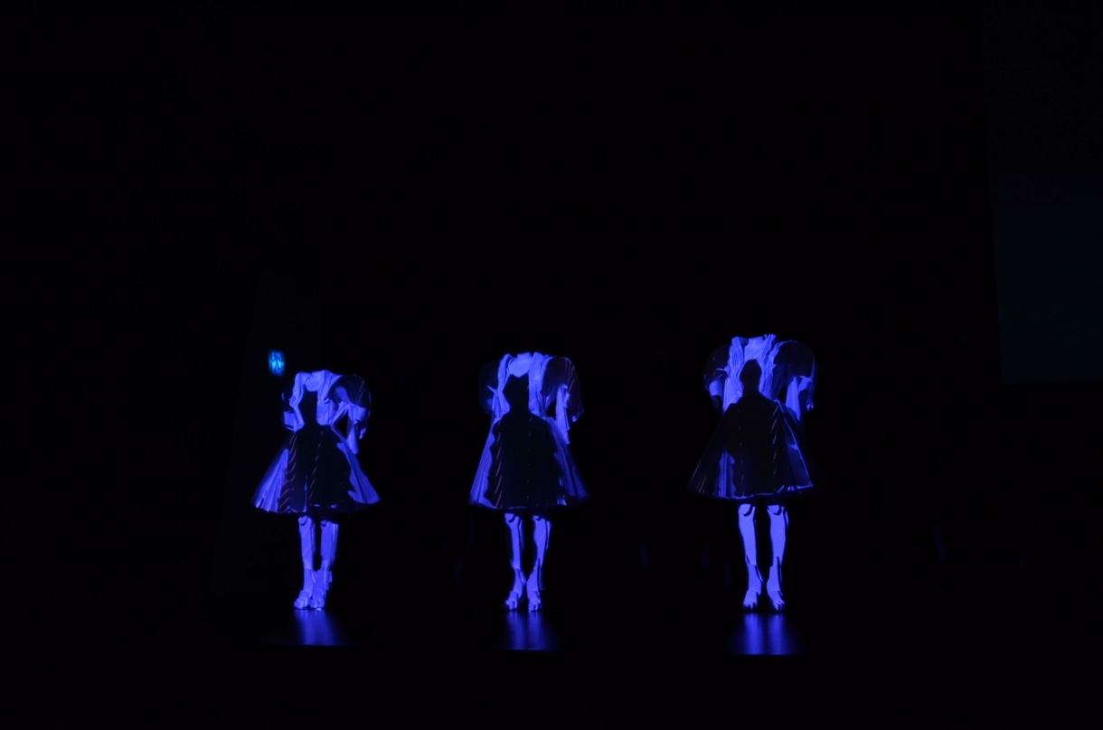 「Perfume WORLD TOUR 2nd intro」コーナーで「Spending all my time extended mix」が流れている最中の様子。