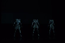 「Perfume WORLD TOUR 2nd intro」コーナーで「Spending all my time extended mix」が流れ出すと、衣装にさまざまな映像が投影される。