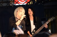 今週の人気の画像8位は「SuG、原宿街頭でサプライズライブ＆活動再開を宣言」より、9月20日に行われたSuGサプライズライブの様子。
