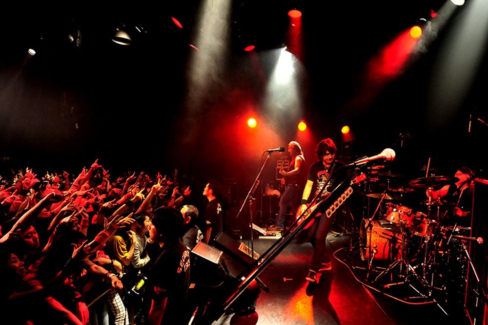 「J LIVE 2013 TOKYO 10 DAYS!! - 5 Months a BLAZE -［Close Fire］」の模様。