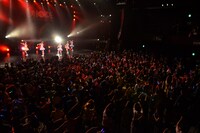 「チームしゃちほこ ZeppZeppBLITZ」横浜BLITZ公演「地元愛が止まらないんだライブ（神奈川県民編）」の様子。