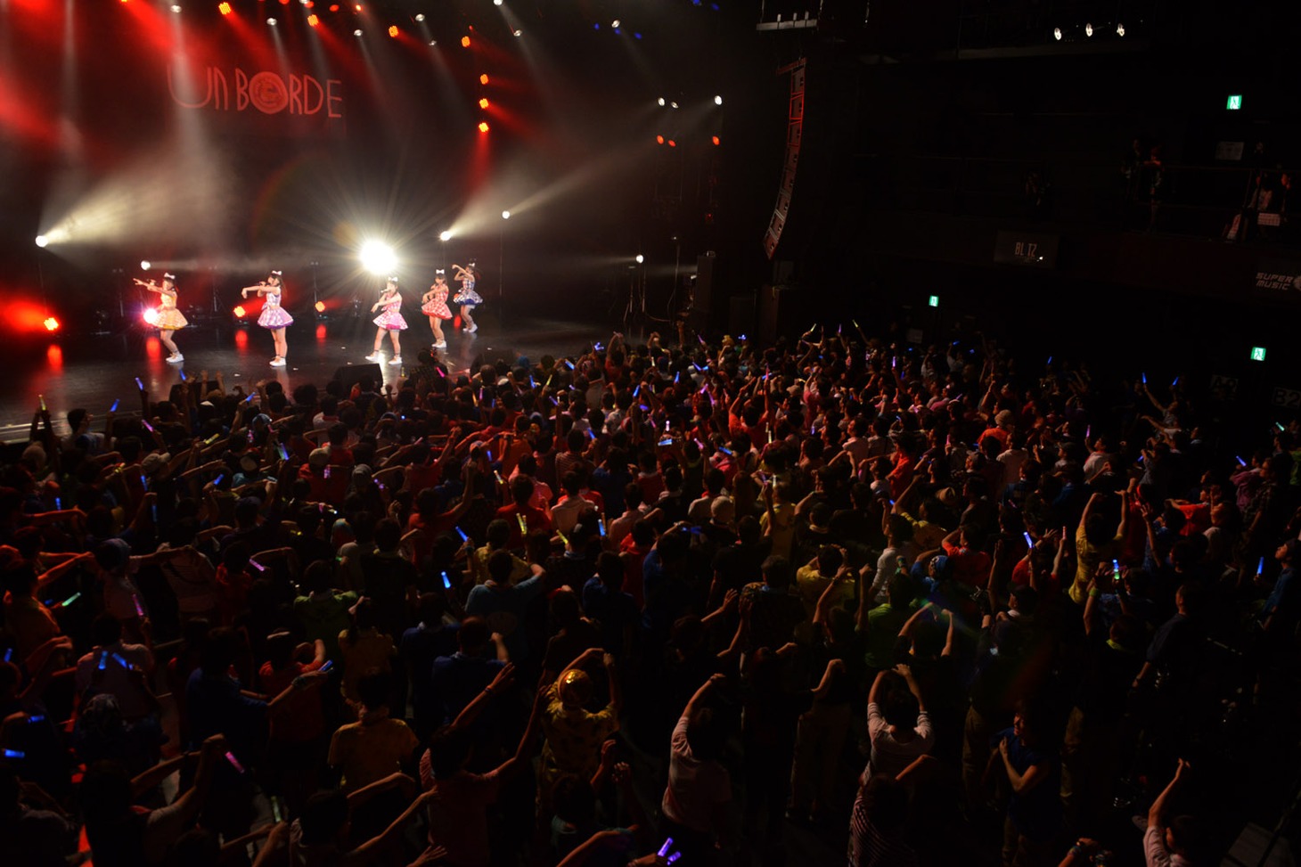 「チームしゃちほこ ZeppZeppBLITZ」横浜BLITZ公演「地元愛が止まらないんだライブ（神奈川県民編）」の様子。