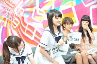 左から松村沙友理、中田花奈、徳永千奈美、清水佐紀。