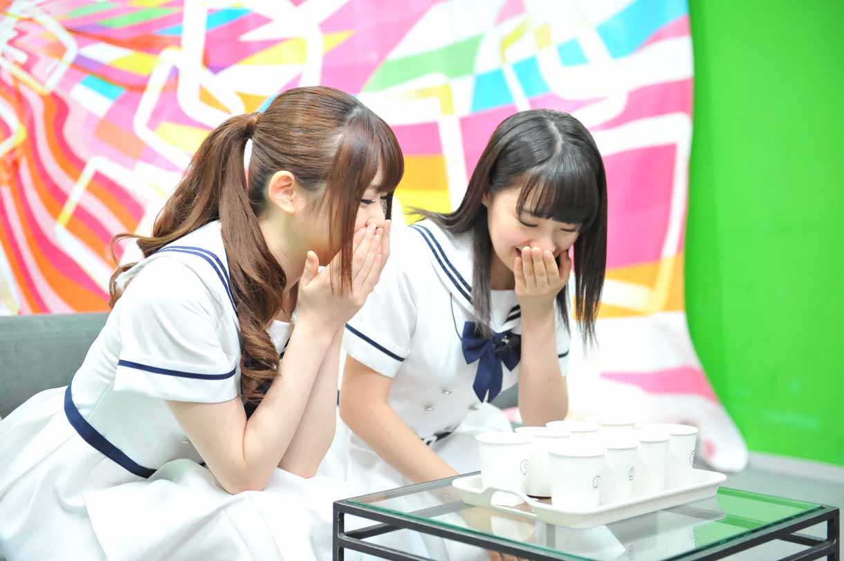 左から松村沙友理、中田花奈。