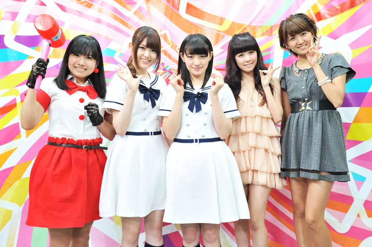 左から町あかり、松村沙友理、中田花奈、清水佐紀、徳永千奈美。